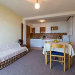 Charmantes Nur 230 Meter Zum Sandstrand Mit Meerblick, Wifi, Parkplatz * Crikvenica