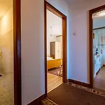 Charmantes Nur 230 Meter Zum Sandstrand Mit Meerblick, Wifi, Parkplatz Crikvenica