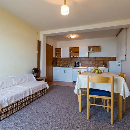 Charmantes Nur 230 Meter Zum Sandstrand Mit Meerblick, Wifi, Parkplatz * Crikvenica