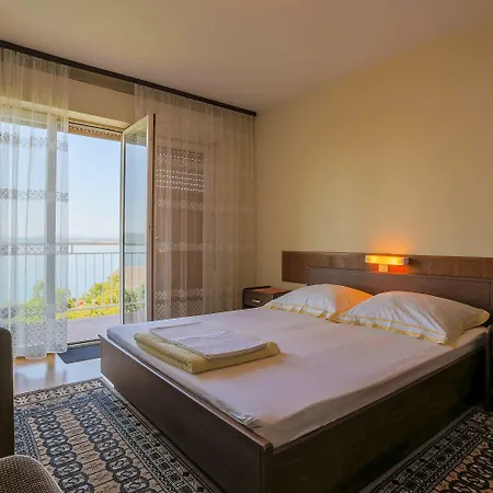 Charmantes Nur 230 Meter Zum Sandstrand Mit Meerblick, Wifi, Parkplatz Crikvenica