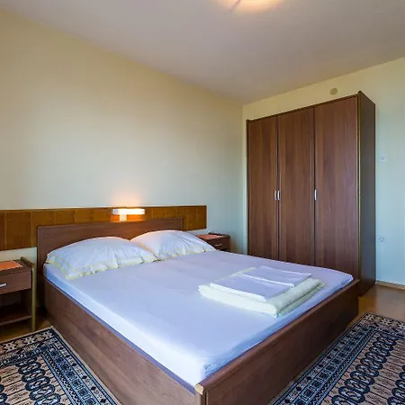 Charmantes Nur 230 Meter Zum Sandstrand Mit Meerblick, Wifi, Parkplatz * Crikvenica