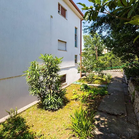 Charmantes Nur 230 Meter Zum Sandstrand Mit Meerblick, Wifi, Parkplatz Crikvenica