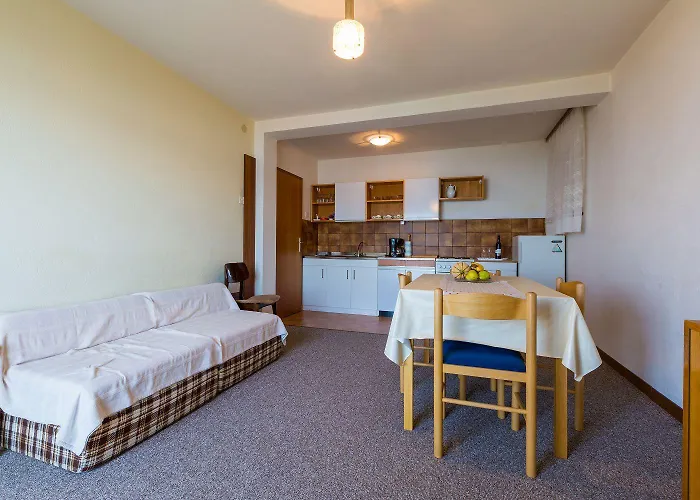 Charmantes Nur 230 Meter Zum Sandstrand Mit Meerblick, Wifi, Parkplatz * Crikvenica