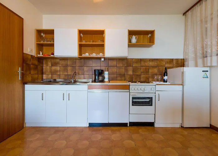 Charmantes Nur 230 Meter Zum Sandstrand Mit Meerblick, Wifi, Parkplatz * Crikvenica