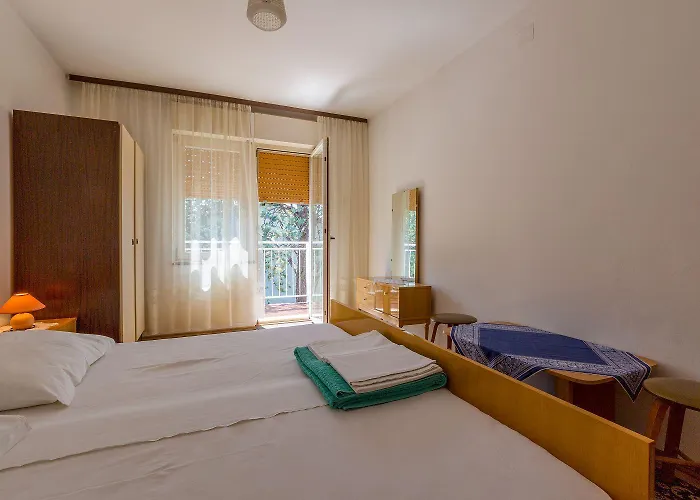 Charmantes Nur 230 Meter Zum Sandstrand Mit Meerblick, Wifi, Parkplatz Appartement Crikvenica