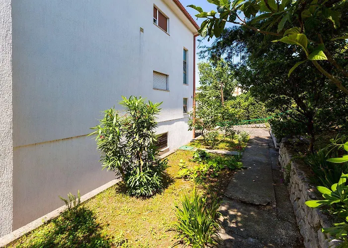 Charmantes Nur 230 Meter Zum Sandstrand Mit Meerblick, Wifi, Parkplatz Crikvenica