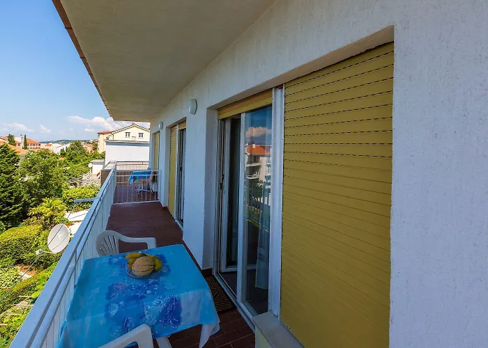 Charmantes Nur 230 Meter Zum Sandstrand Mit Meerblick, Wifi, Parkplatz Appartement Crikvenica