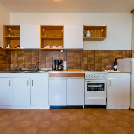 Charmantes Nur 230 Meter Zum Sandstrand Mit Meerblick, Wifi, Parkplatz * Crikvenica