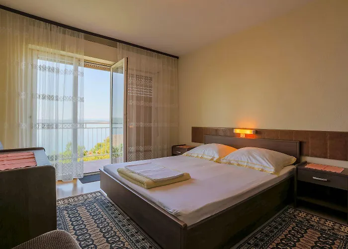 Charmantes Nur 230 Meter Zum Sandstrand Mit Meerblick, Wifi, Parkplatz Crikvenica